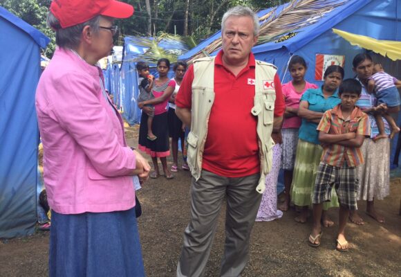 Canadian High Commissioner to Sri Lanka lauds the work of Red Cross volunteers in the aftermath of the recent floods & landslides